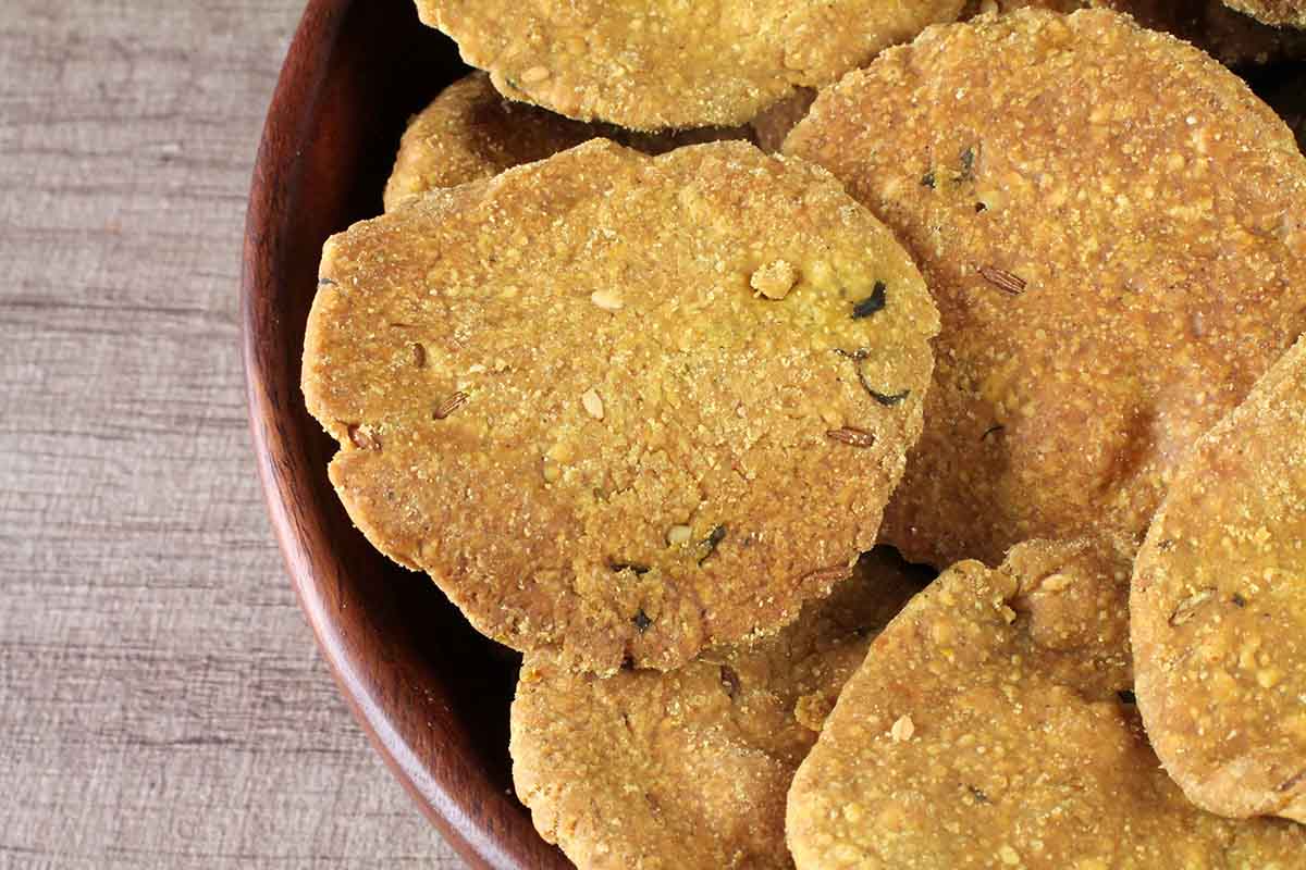 Roasted Wheat Bajra Methi Puri 200 Gm